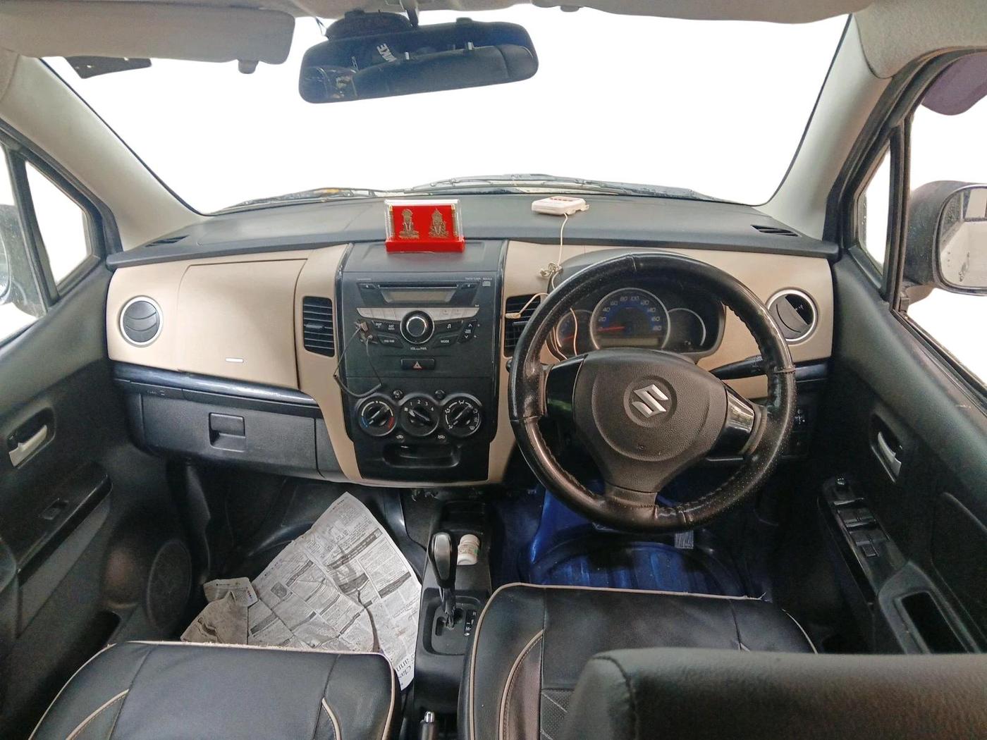 2017 Maruti Wagon R 1.0 VXI AMT, CNG, Automatic, 75,620 km, interior
