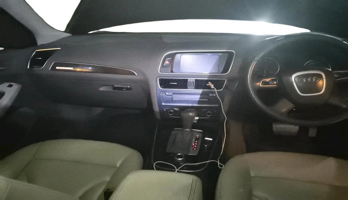 2011 Audi Q5 2.0 TFSI QUATTRO, Petrol, Automatic, 1,48,511 km, interior