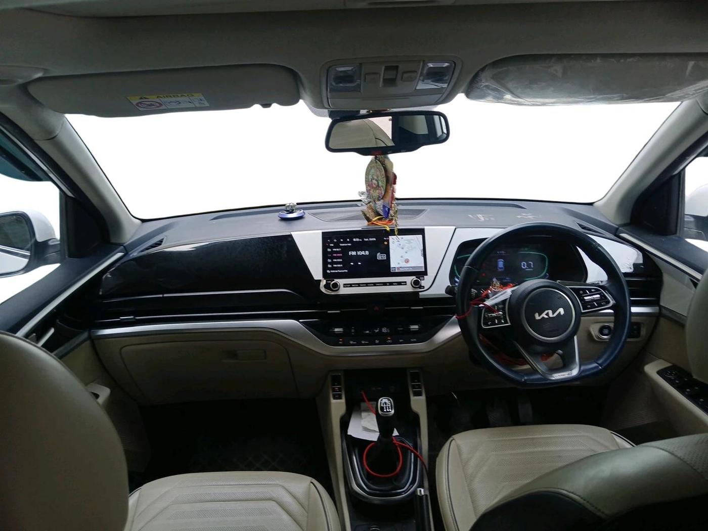 2022 KIA CARENS LUXURY PLUS 1.4 PETROL 7 STR, Petrol, Manual, 53,413 km, interior