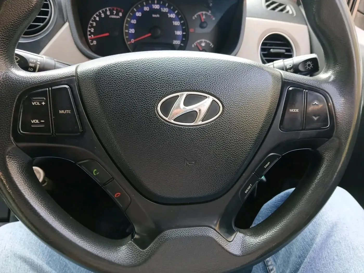 2015 Hyundai Xcent S 1.2, Petrol, Manual, 1,16,502 km, interior