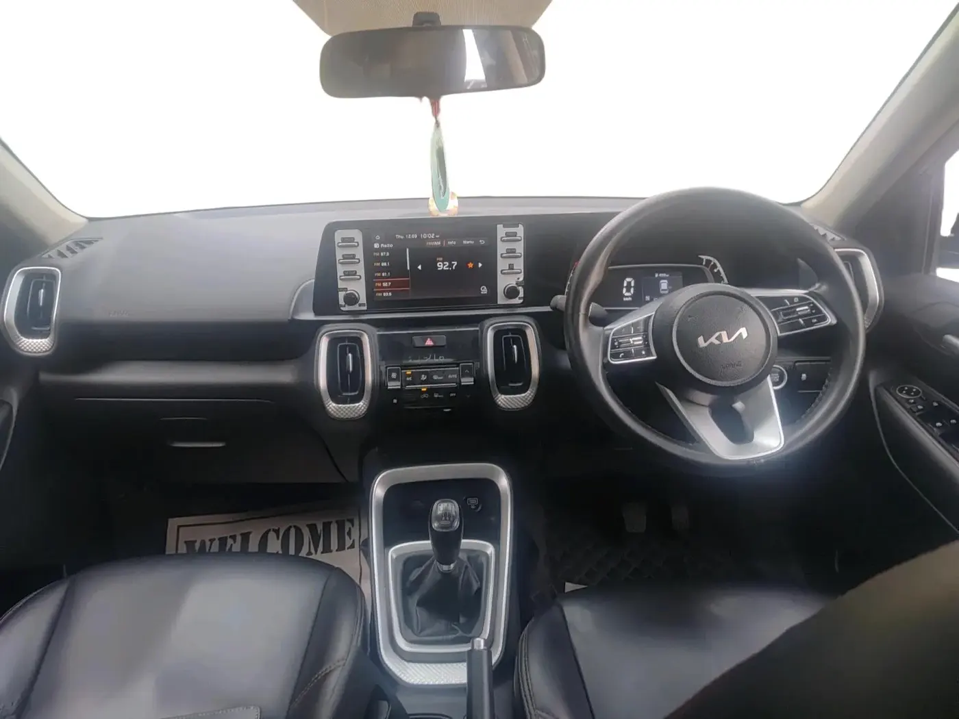 2022 KIA SONET HTK PLUS 1.0 IMT, Petrol, Manual, 9,825 km, interior