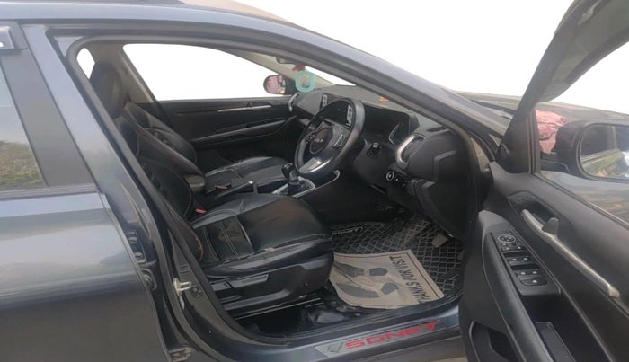 2022 KIA SONET HTK PLUS 1.0 IMT, Petrol, Manual, 9,825 km, interior