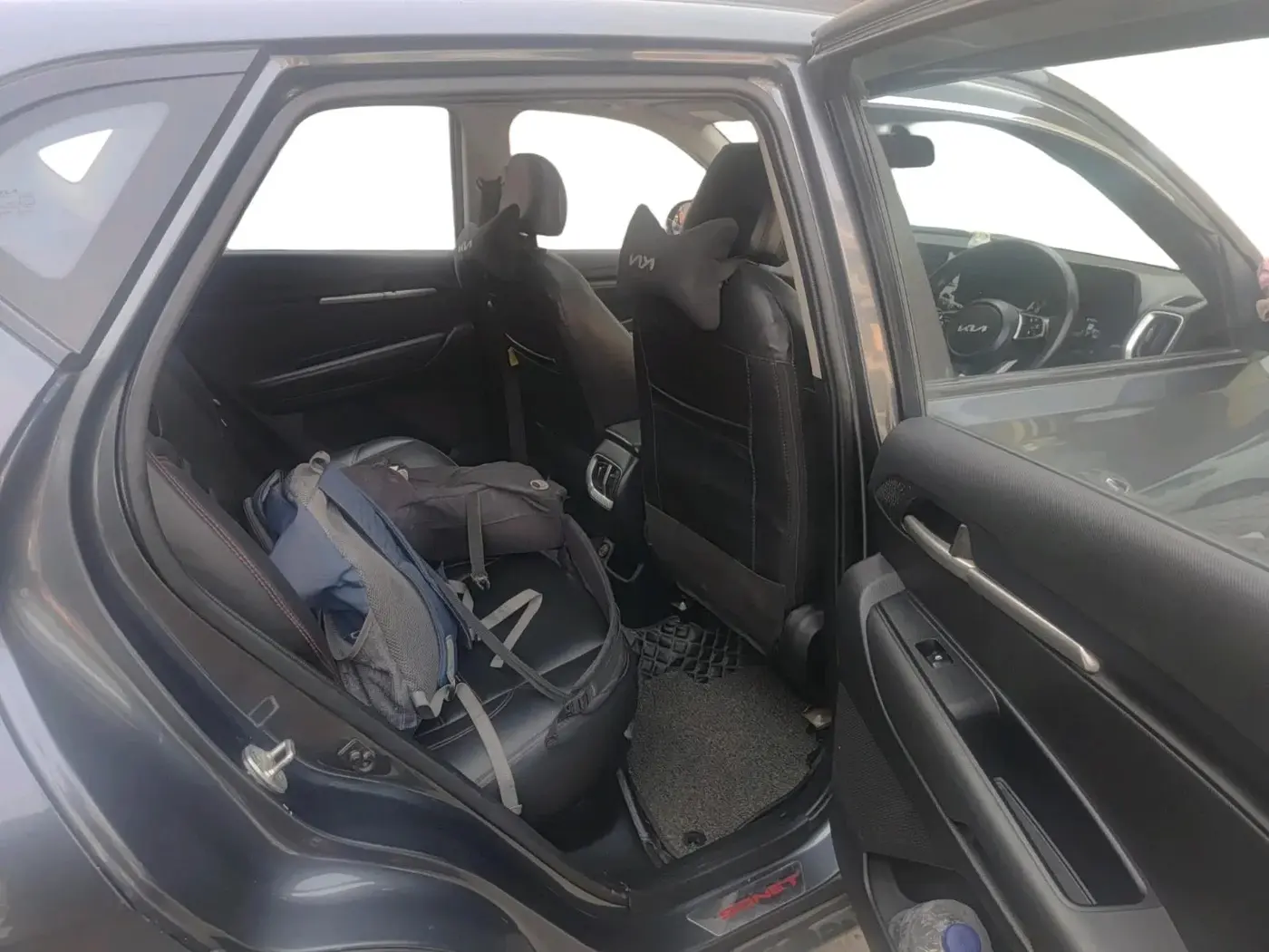 2022 KIA SONET HTK PLUS 1.0 IMT, Petrol, Manual, 9,825 km, interior