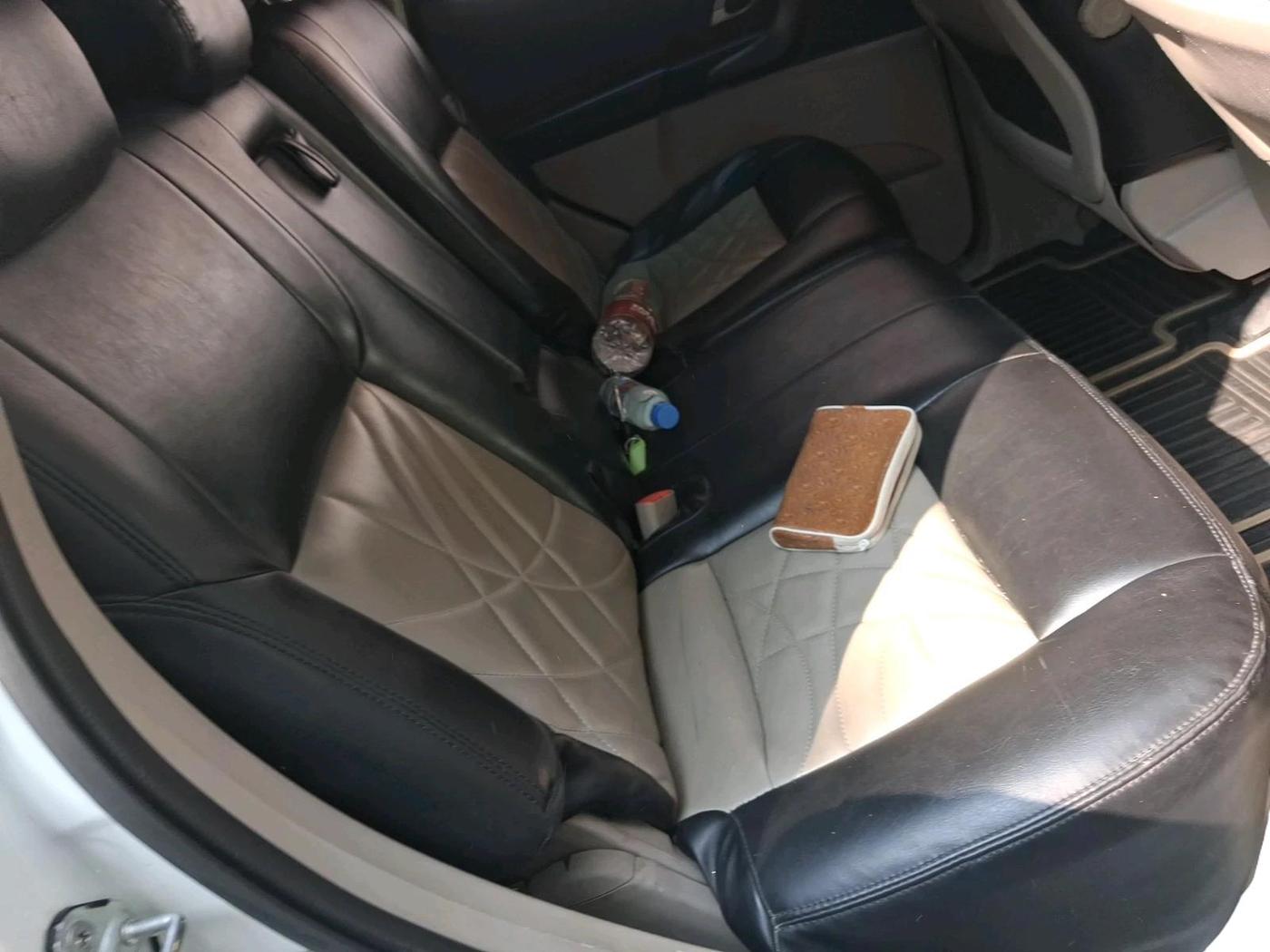 2018 Mahindra XUV500 W6, Diesel, Manual, 48,588 km, interior