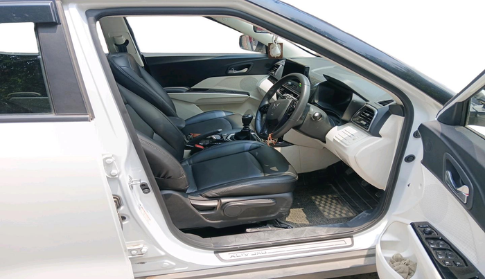 2024 Mahindra XUV 3XO AX5 1.2 L TCMPFi, Petrol, Manual, 12,249 km, interior