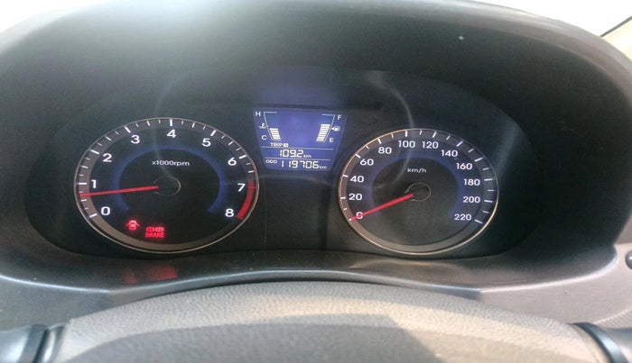 2011 Hyundai Verna FLUIDIC 1.4 VTVT, CNG, Manual, 1,19,706 km, interior