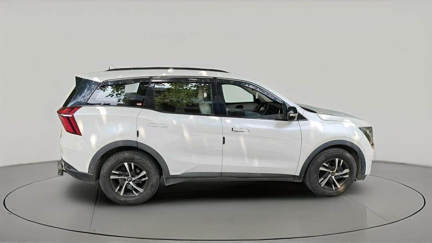 2022 Mahindra XUV700 AX 5 P AT 5 STR, Petrol, Automatic, 31,015 km, exterior