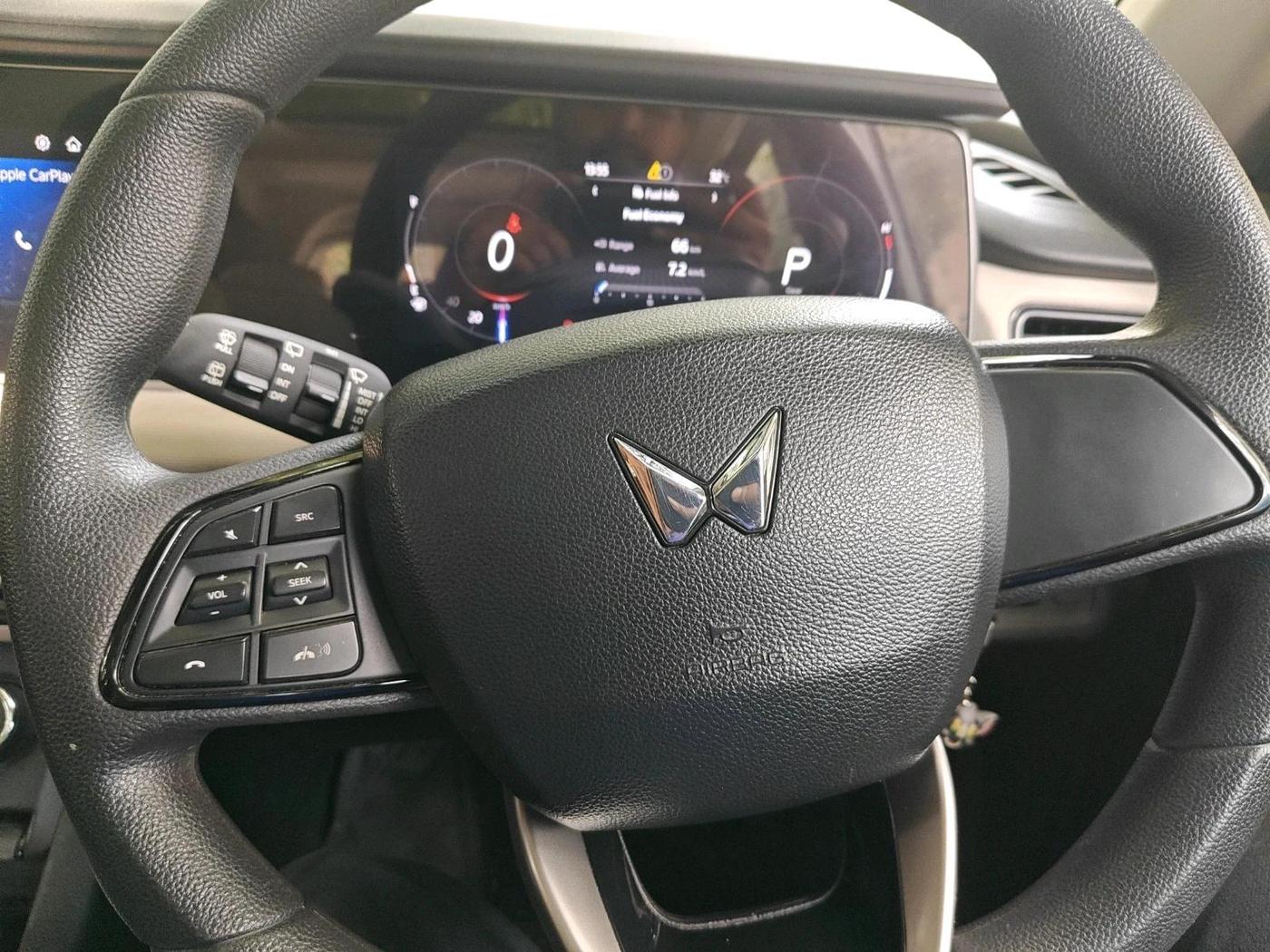 2022 Mahindra XUV700 AX 5 P AT 5 STR, Petrol, Automatic, 31,015 km, interior