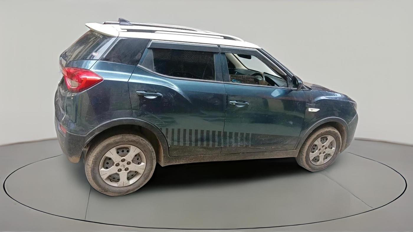 2020 Mahindra XUV300 W4 1.2 PETROL, Petrol, Manual, 88,754 km, exterior