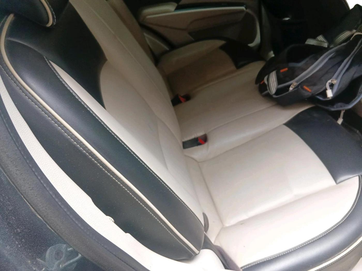 2020 Mahindra XUV300 W4 1.2 PETROL, Petrol, Manual, 88,754 km, interior