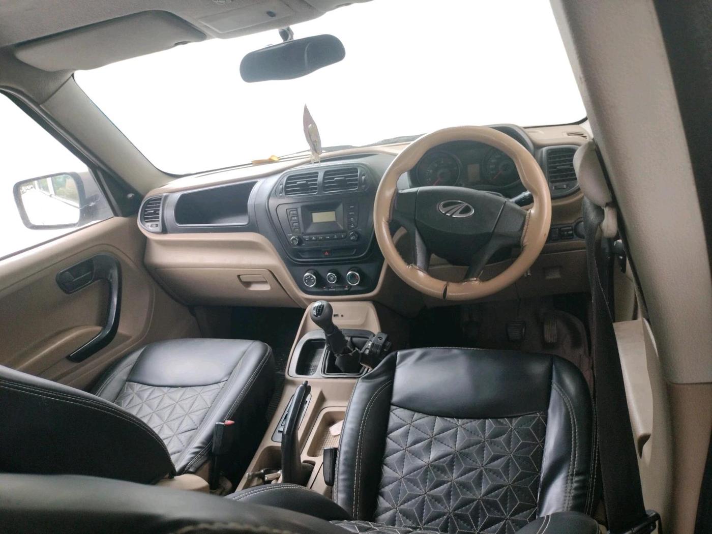 2016 Mahindra TUV300 T6, Diesel, Manual, 96,602 km, interior