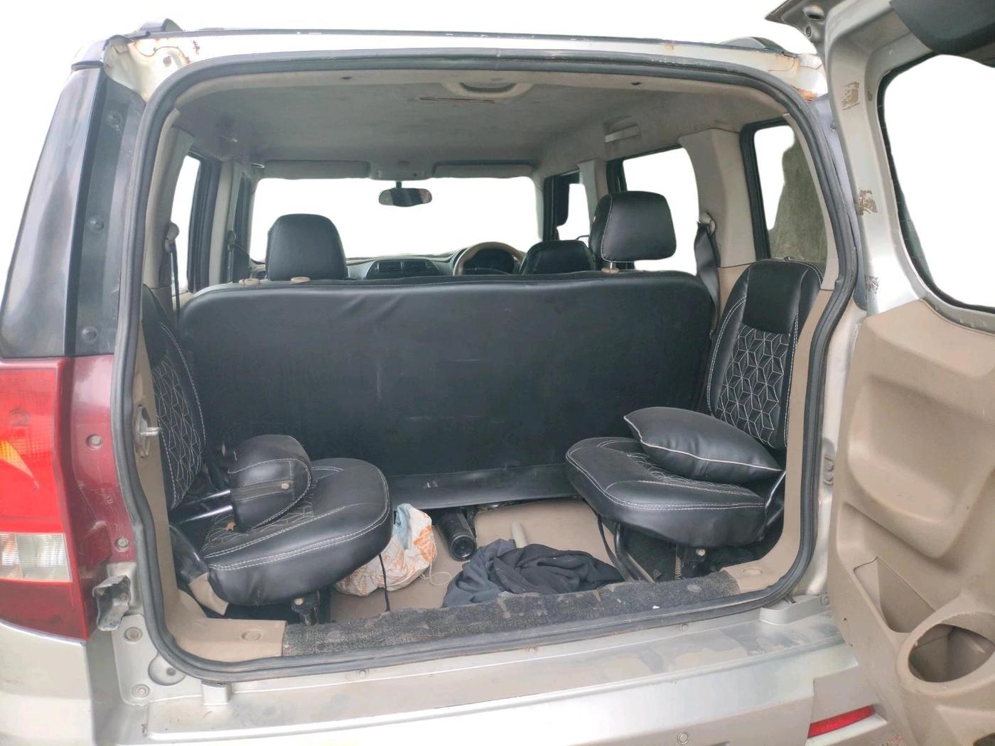 2016 Mahindra TUV300 T6, Diesel, Manual, 96,602 km, interior