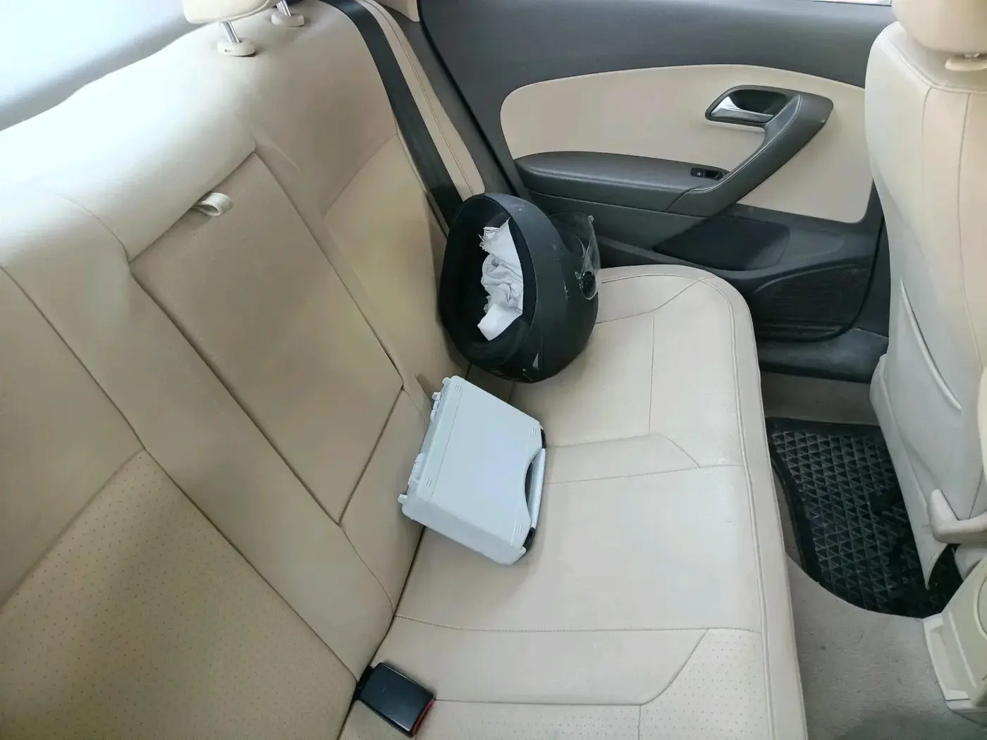 2014 Volkswagen Vento HIGHLINE 1.2 TSI, Petrol, Manual, 68,080 km, interior