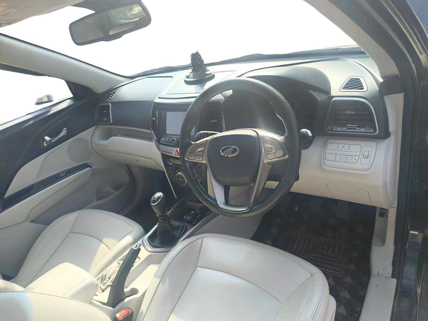 2020 Mahindra XUV300 W8 (O) 1.2 PETROL, Petrol, Manual, 88,455 km, interior