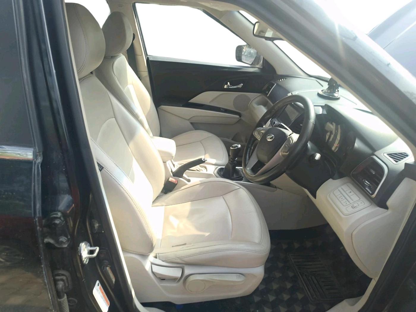 2020 Mahindra XUV300 W8 (O) 1.2 PETROL, Petrol, Manual, 88,455 km, interior