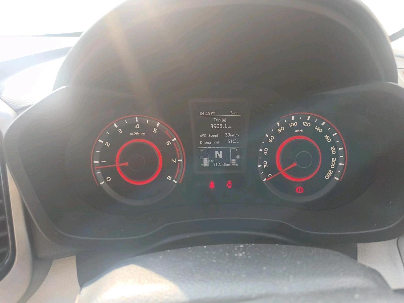 2020 Mahindra XUV300 W8 (O) 1.2 PETROL, Petrol, Manual, 88,455 km, interior