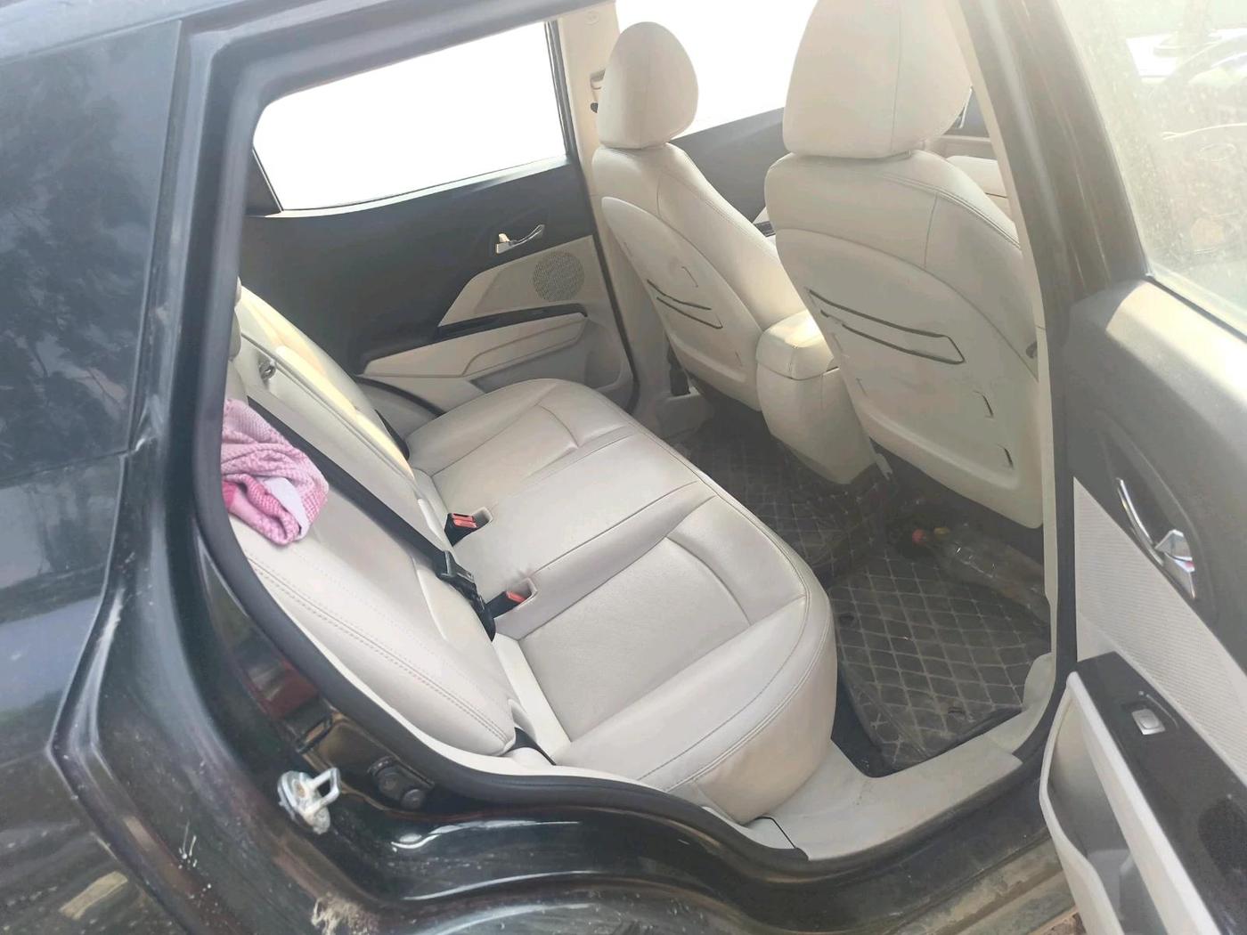 2020 Mahindra XUV300 W8 (O) 1.2 PETROL, Petrol, Manual, 88,455 km, interior