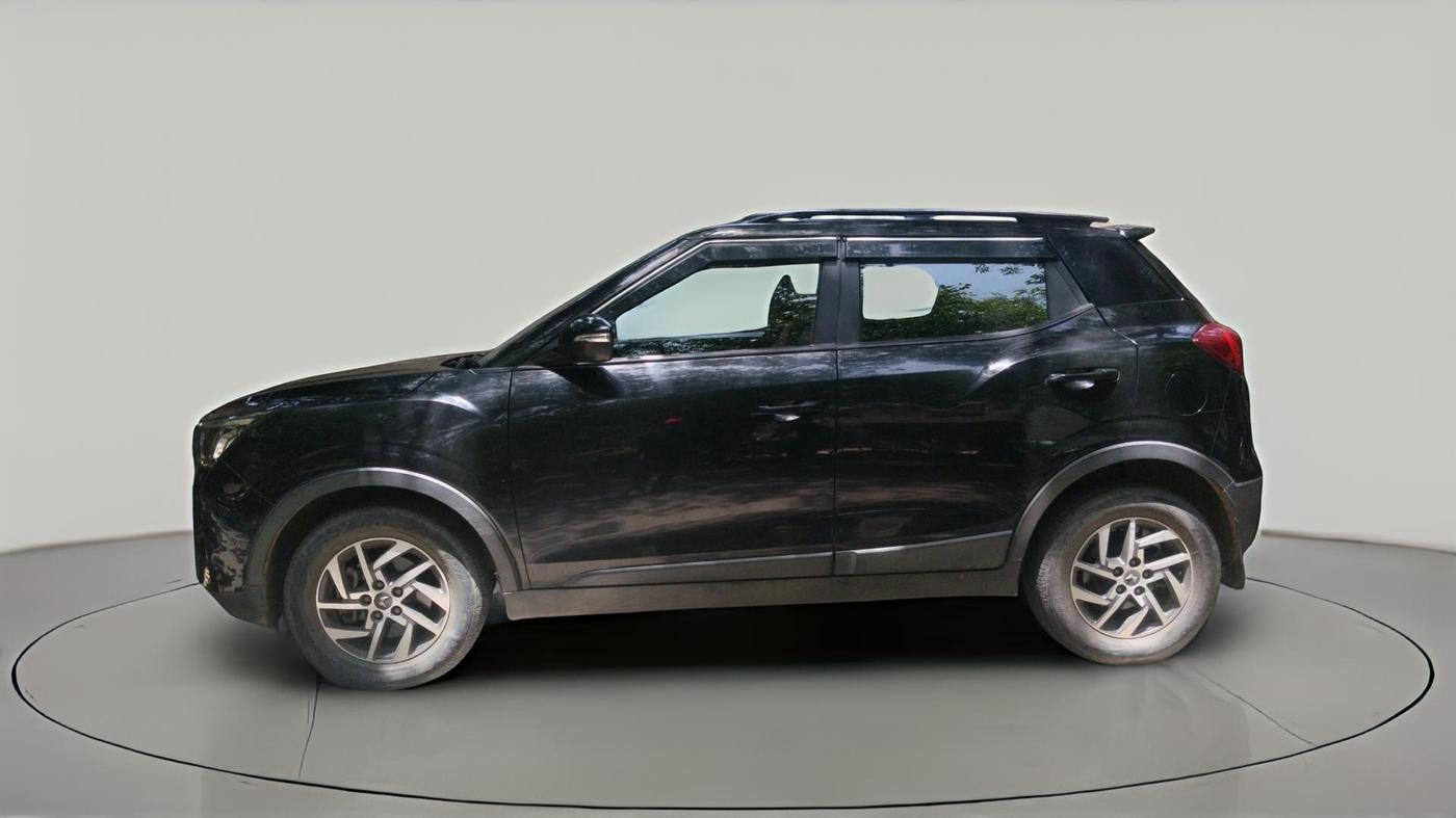 2022 Mahindra XUV300 W8 (O) 1.2 PETROL, Petrol, Manual, 31,106 km, exterior