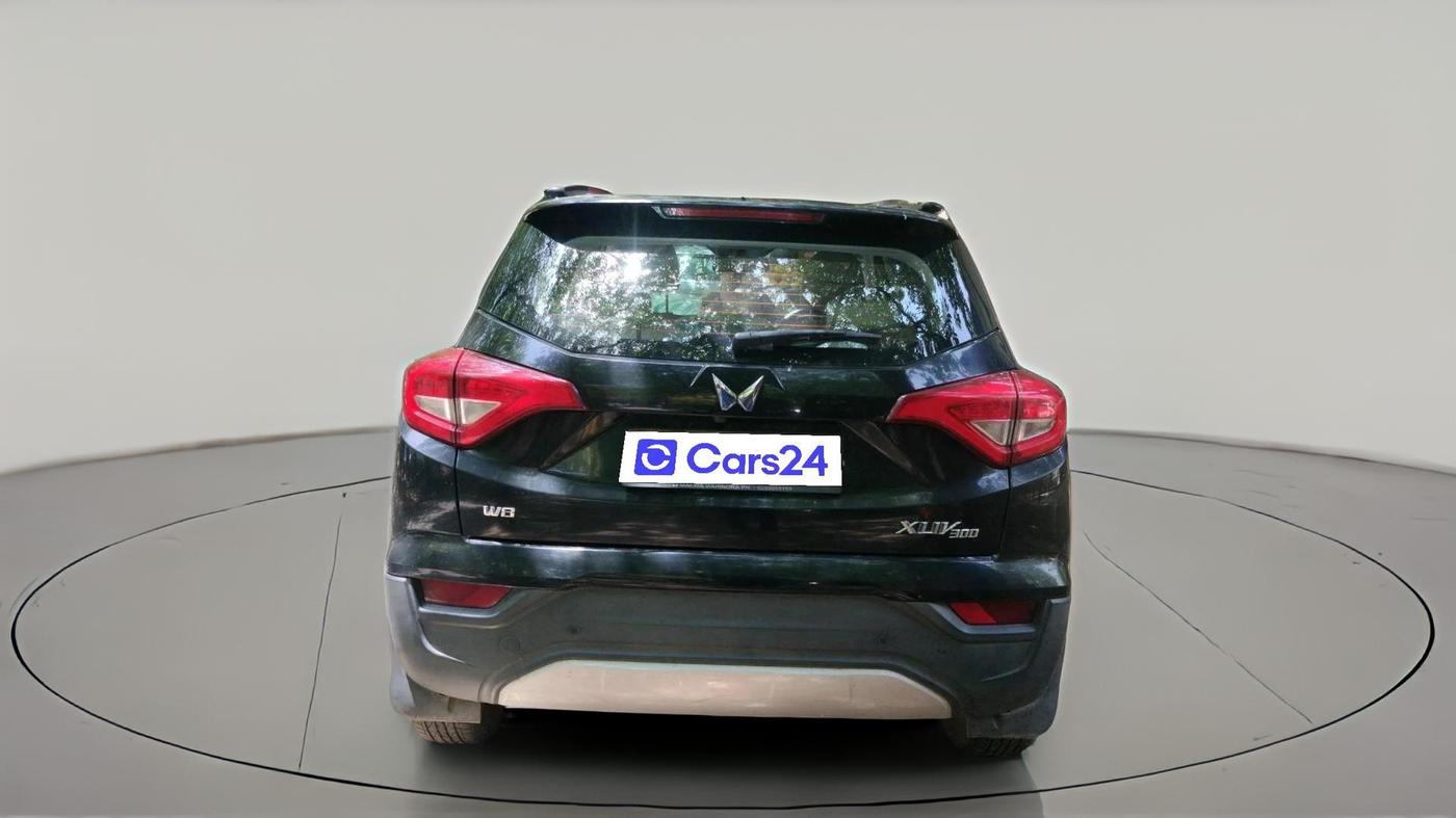 2022 Mahindra XUV300 W8 (O) 1.2 PETROL, Petrol, Manual, 31,106 km, exterior
