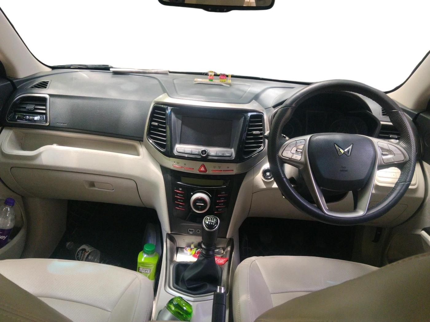 2022 Mahindra XUV300 W8 (O) 1.2 PETROL, Petrol, Manual, 31,106 km, interior