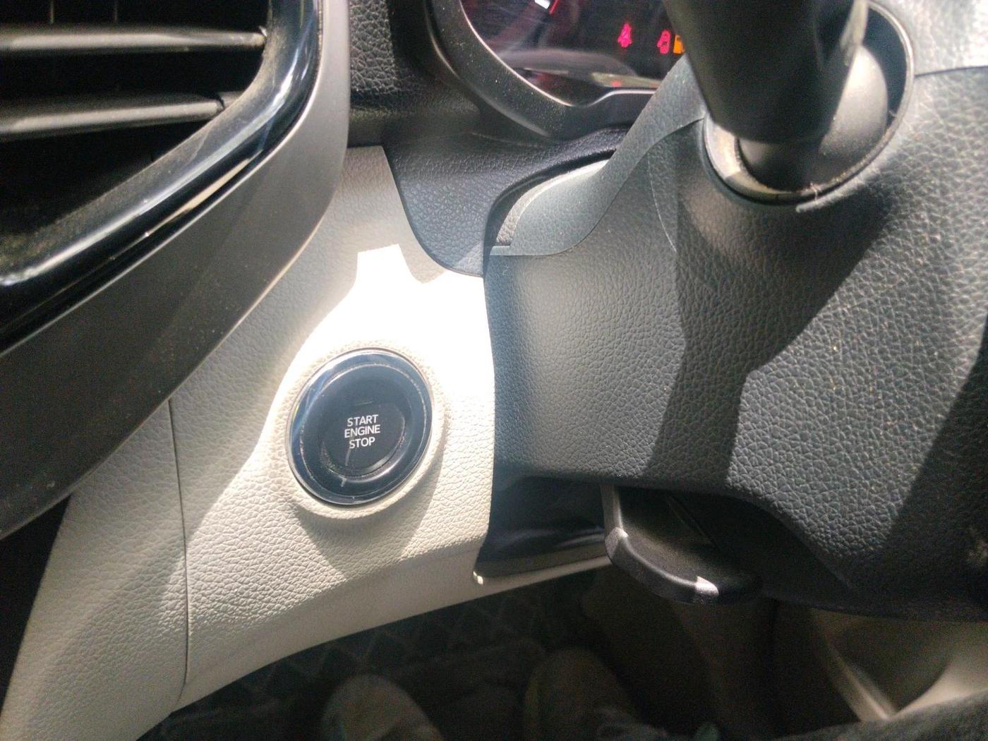 2022 Mahindra XUV300 W8 (O) 1.2 PETROL, Petrol, Manual, 31,106 km, interior