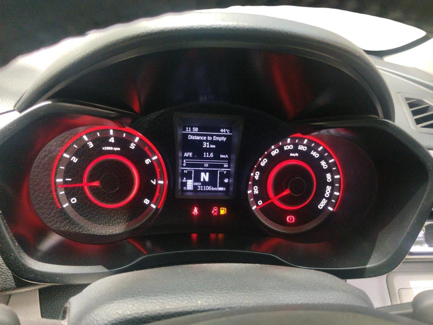 2022 Mahindra XUV300 W8 (O) 1.2 PETROL, Petrol, Manual, 31,106 km, interior