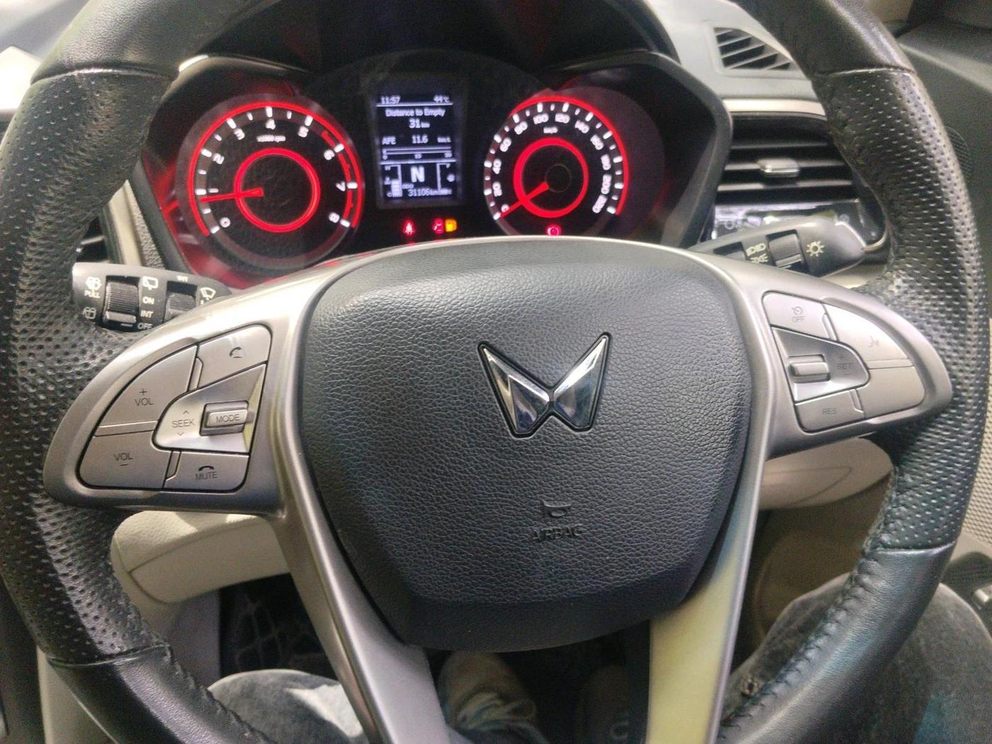 2022 Mahindra XUV300 W8 (O) 1.2 PETROL, Petrol, Manual, 31,106 km, interior