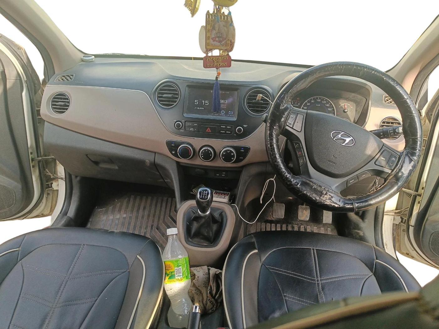 2018 Hyundai Grand i10 SPORTZ (O) 1.2 KAPPA VTVT, CNG, Manual, 68,388 km, interior