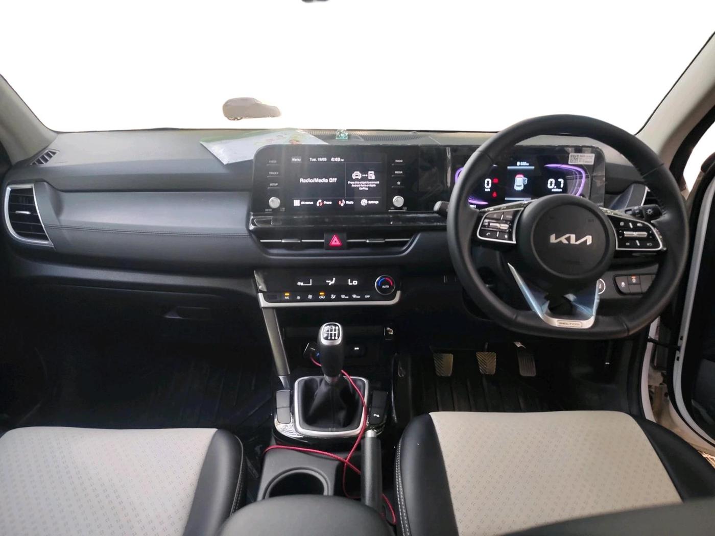 2025 KIA SELTOS HTK Plus (O) 1.5 Petrol MT, Petrol, Manual, 4,583 km, interior
