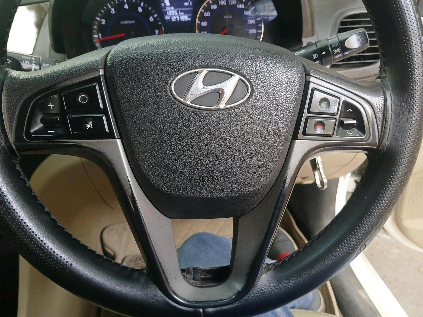 2016 Hyundai Verna 1.6 VTVT SX, Petrol, Manual, 1,27,199 km, interior