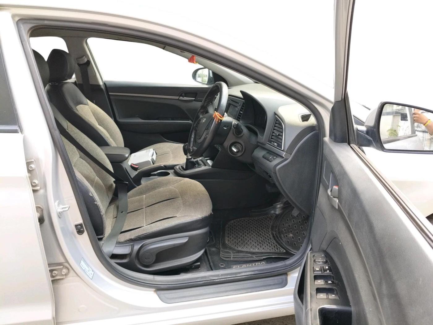 2016 Hyundai New Elantra 1.6 S MT DIESEL, Diesel, Manual, 92,000 km, interior