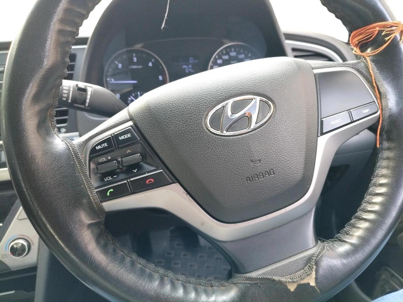 2016 Hyundai New Elantra 1.6 S MT DIESEL, Diesel, Manual, 92,000 km, interior