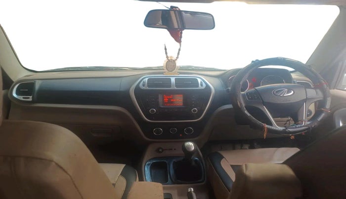 2016 Mahindra TUV300 T8, Diesel, Manual, 44,574 km, interior