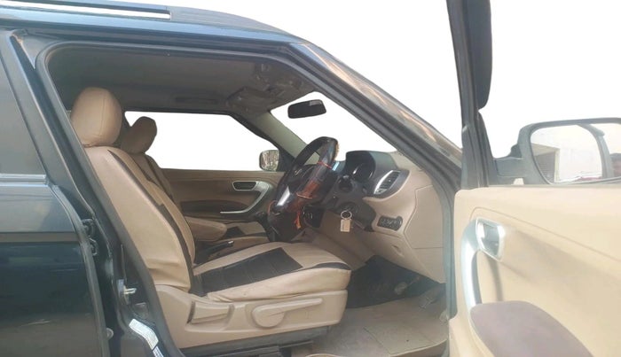 2016 Mahindra TUV300 T8, Diesel, Manual, 44,574 km, interior