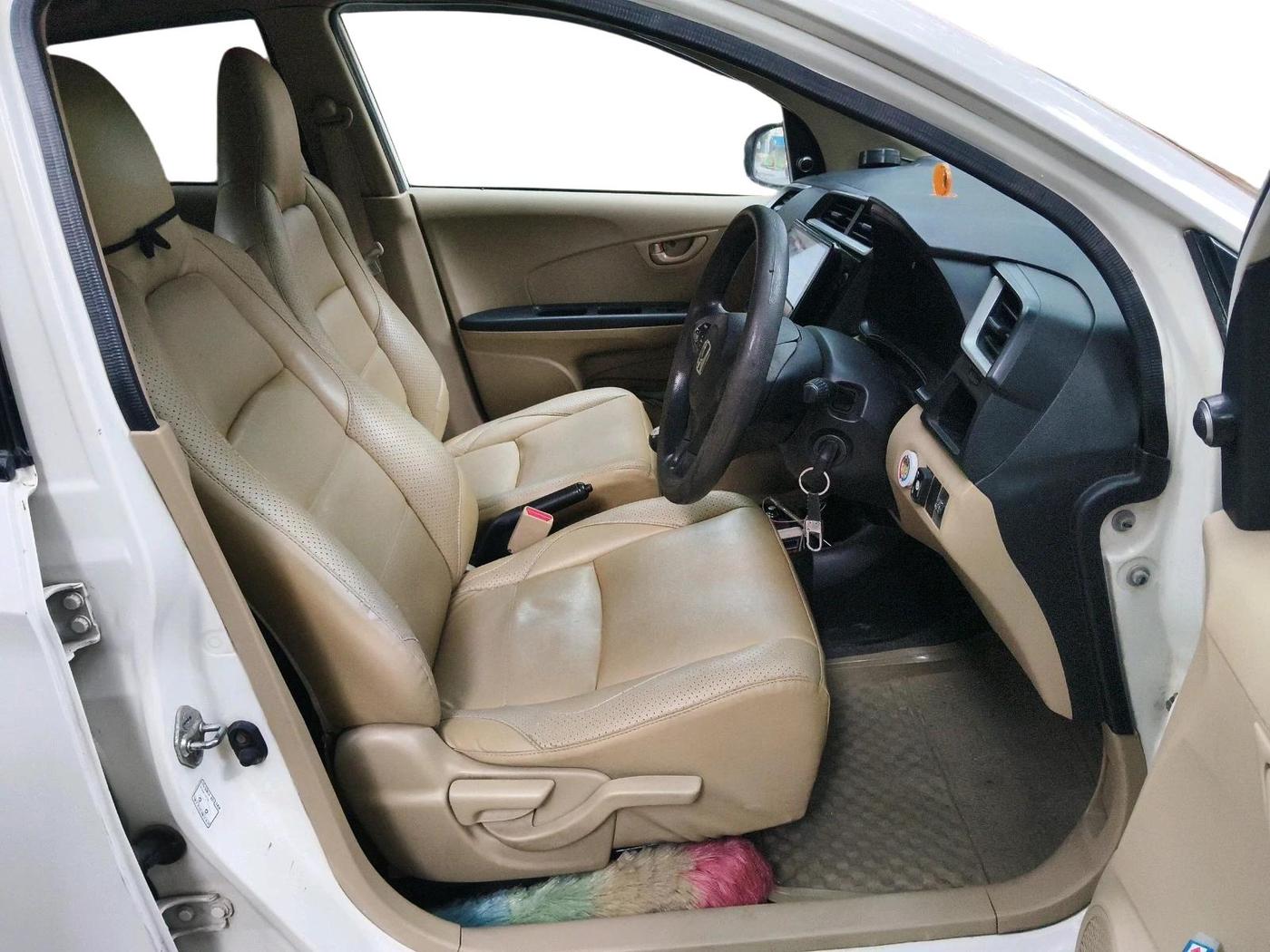 2017 Honda Amaze 1.2L I-VTEC S, CNG, Manual, 1,29,745 km, interior