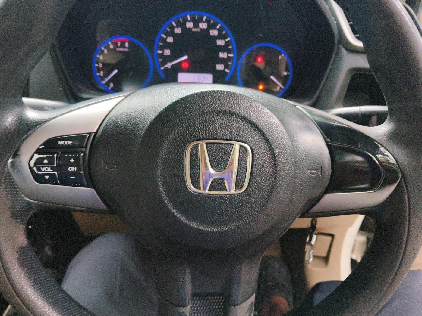 2017 Honda Amaze 1.2L I-VTEC S, CNG, Manual, 1,29,745 km, interior