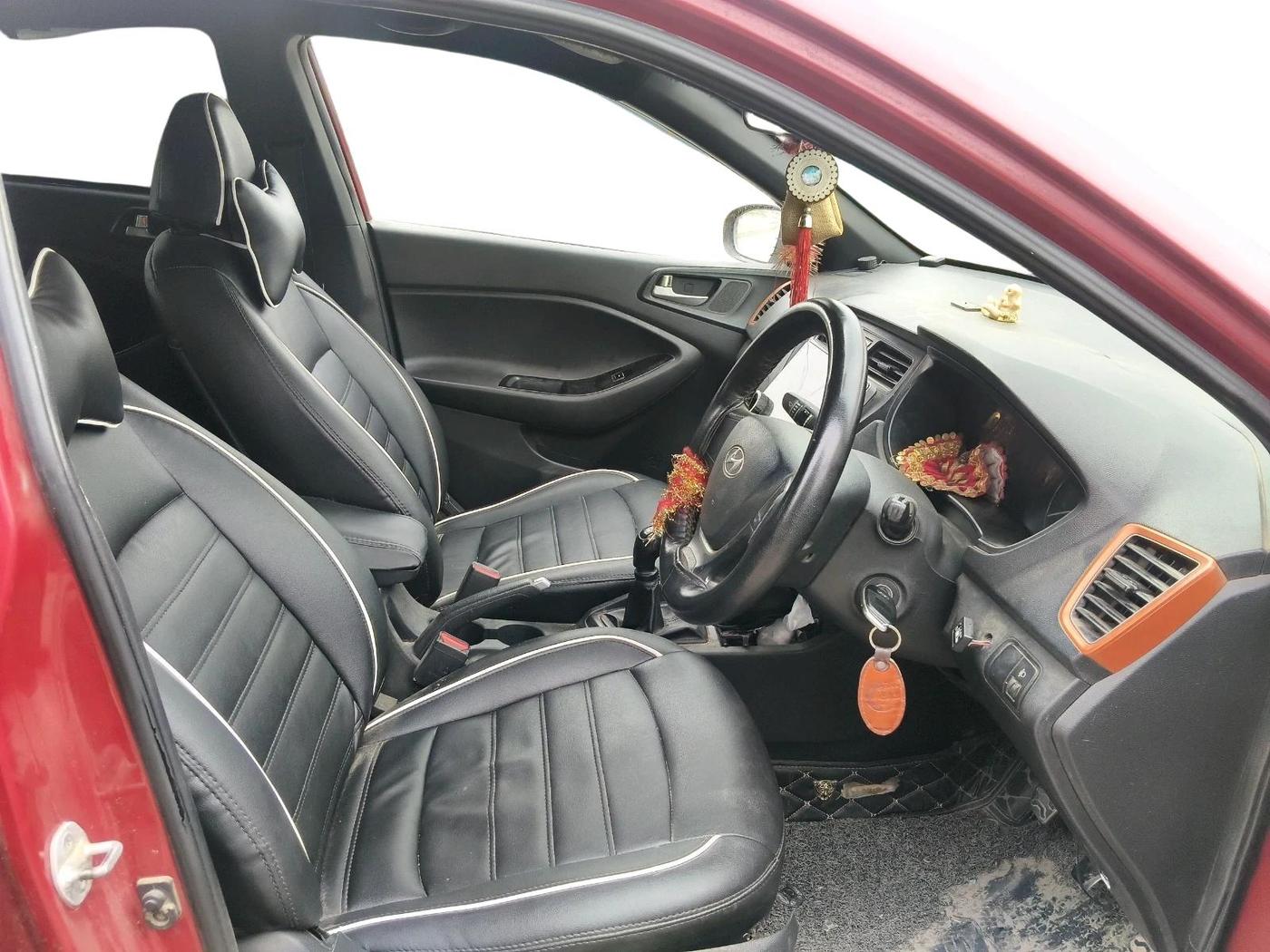 2015 Hyundai i20 Active 1.2 BASE, CNG, Manual, 1,43,856 km, interior