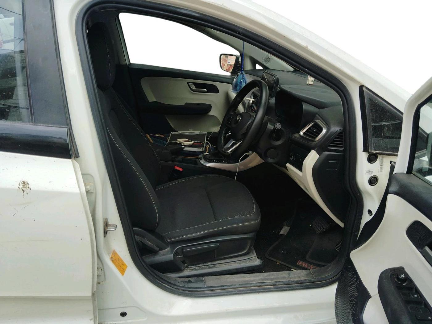 2024 Tata ALTROZ XZA + SUNROOF, Petrol, Automatic, 19,469 km, interior