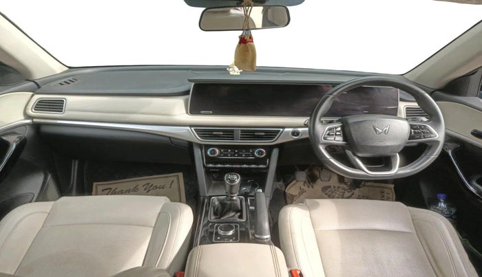 2023 Mahindra XUV700 AX 7 D MT 7 STR, Diesel, Manual, 70,288 km, interior