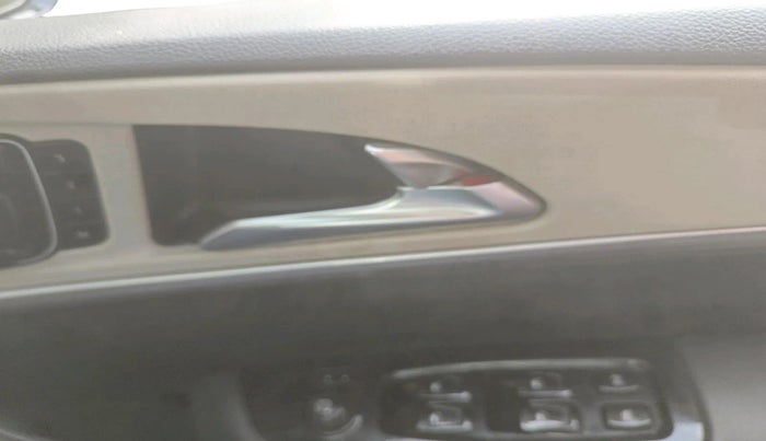 2023 Mahindra XUV700 AX 7 D MT 7 STR, Diesel, Manual, 70,288 km, interior