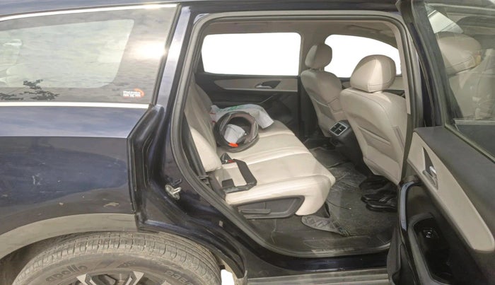 2023 Mahindra XUV700 AX 7 D MT 7 STR, Diesel, Manual, 70,288 km, interior