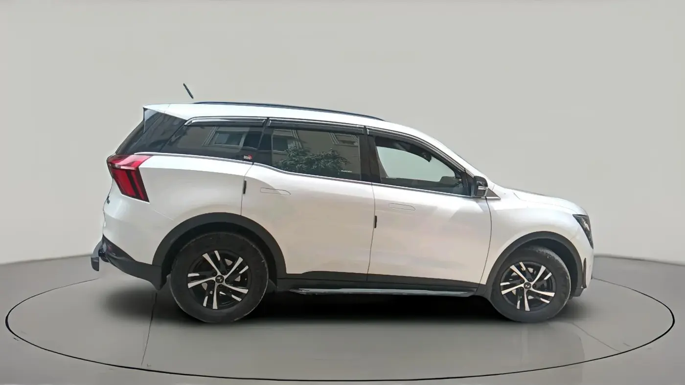2023 Mahindra XUV700 MX P MT 5 STR, Petrol, Manual, 26,426 km, exterior