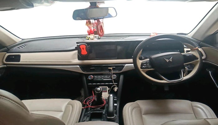 2023 Mahindra XUV700 MX P MT 5 STR, Petrol, Manual, 26,426 km, interior