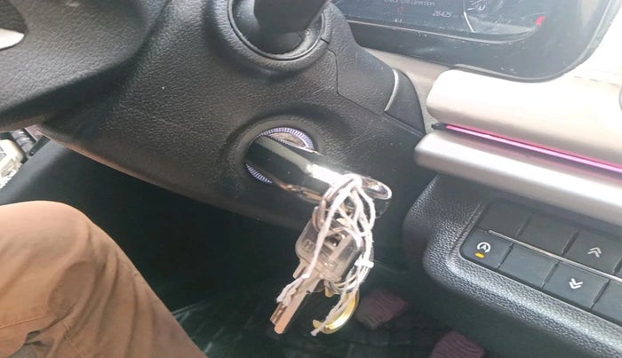 2023 Mahindra XUV700 MX P MT 5 STR, Petrol, Manual, 26,426 km, interior