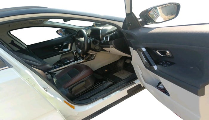 2022 Tata Safari XTA PLUS, Diesel, Automatic, 32,215 km, interior