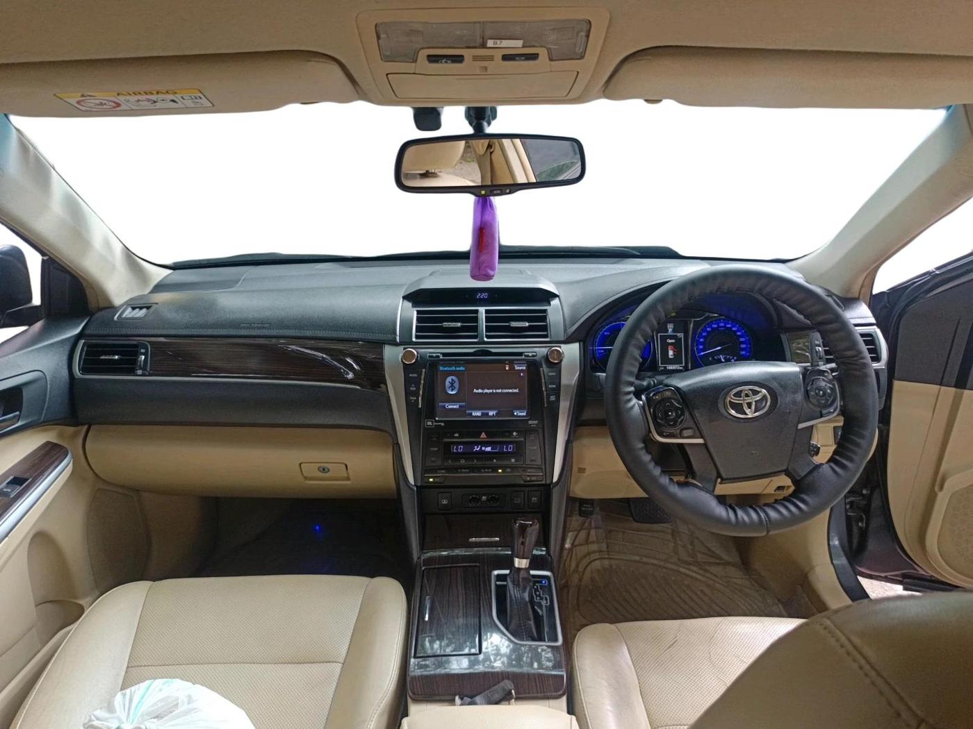 2017 Toyota Camry HYBRID, Hybrid, Automatic, 1,06,972 km, interior