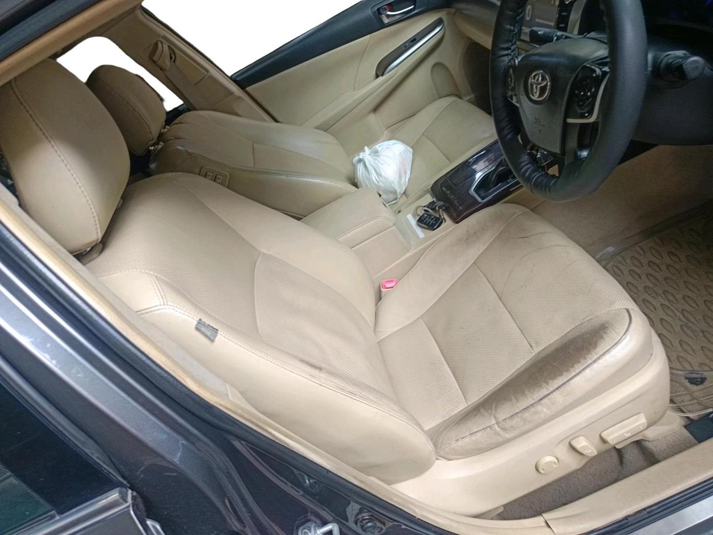 2017 Toyota Camry HYBRID, Hybrid, Automatic, 1,06,972 km, interior