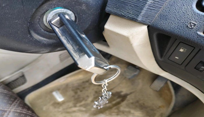 2017 Mahindra XUV500 W6 1.99, Diesel, Manual, 1,43,587 km, interior