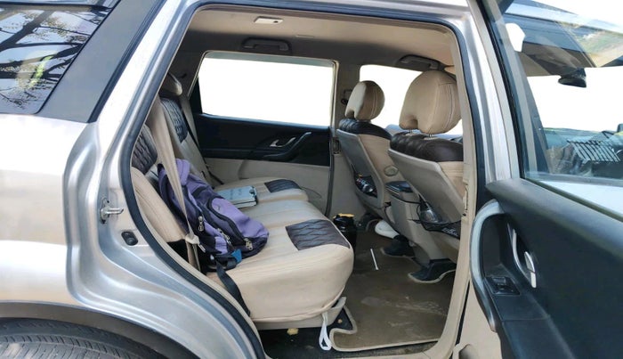 2017 Mahindra XUV500 W6 1.99, Diesel, Manual, 1,43,587 km, interior