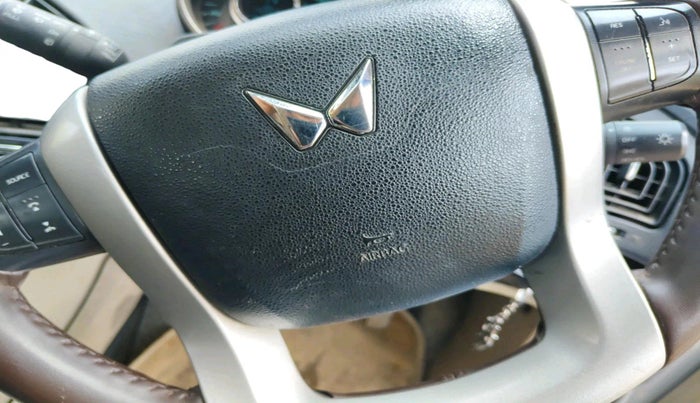 2017 Mahindra XUV500 W6 1.99, Diesel, Manual, 1,43,587 km, interior